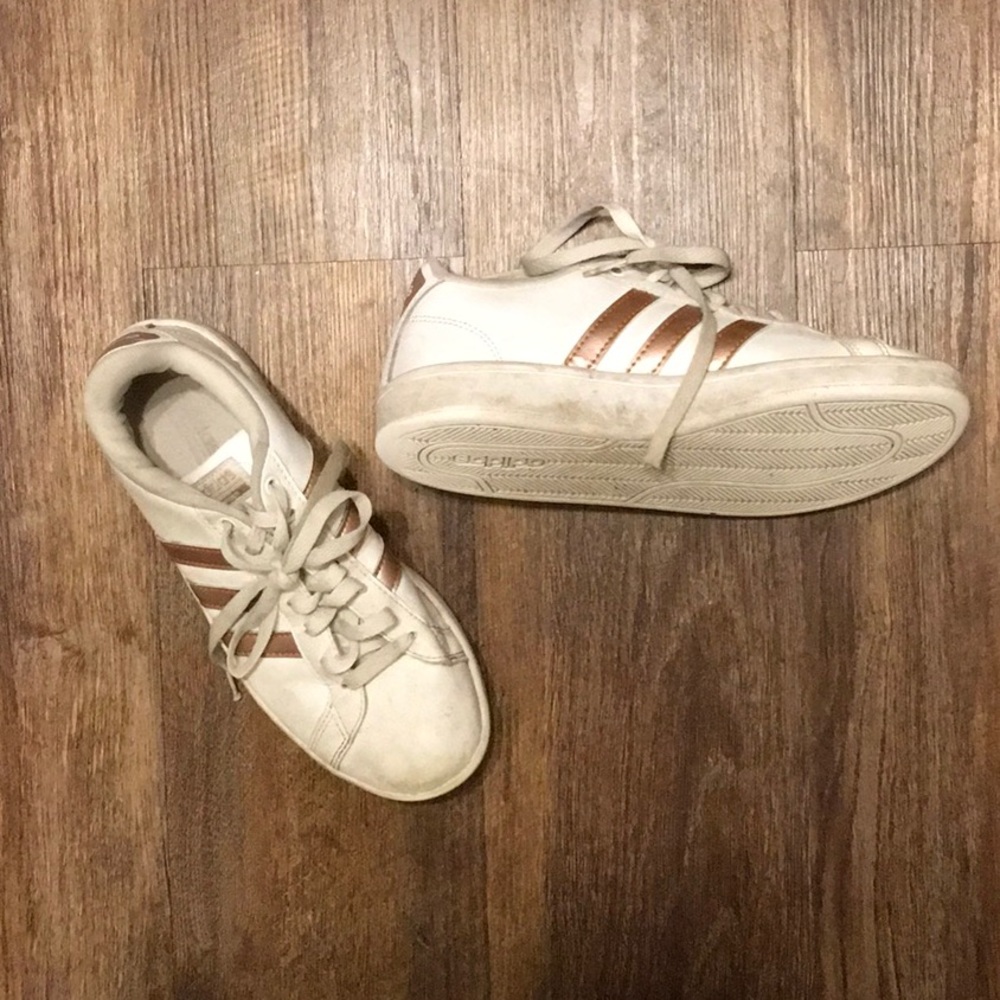 WOMANS ADIDAS